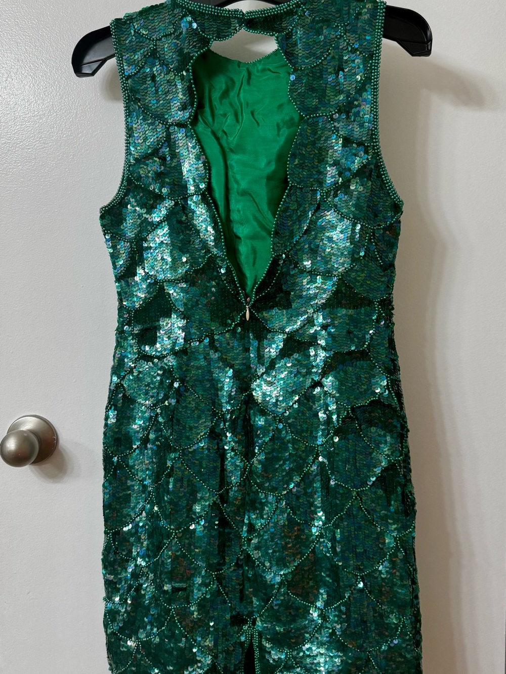 Vintage Emerald Green Sequin Sleeveless Scallop Hem Peek-a-boo Back Dress - Picture 5 of 11